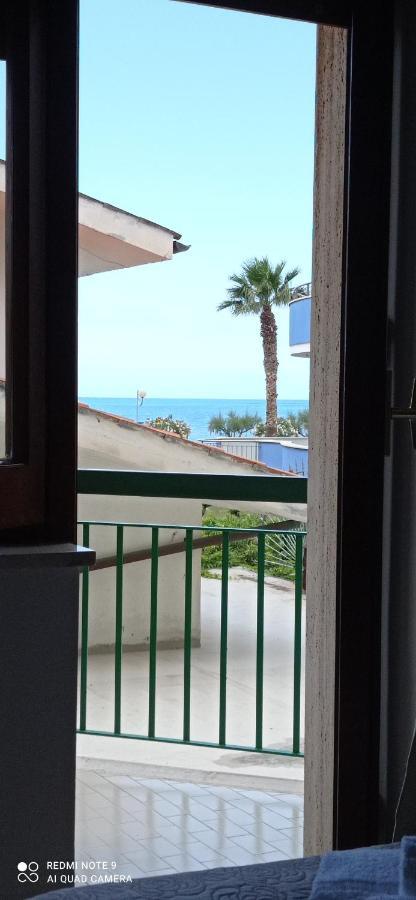 Ad Un Passo Dal Mare Bed & Breakfast ปรายาอามาเร ภายนอก รูปภาพ