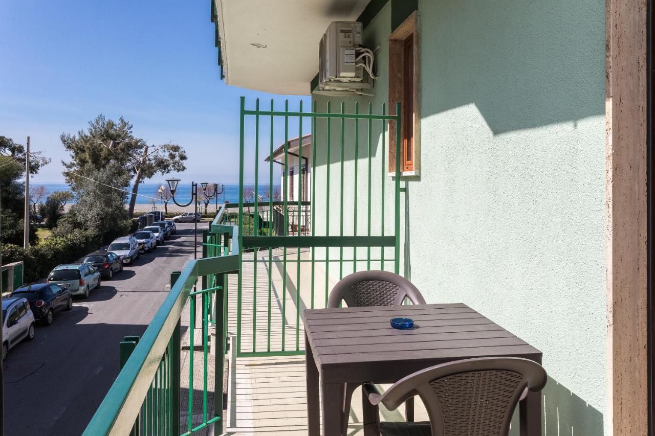 Ad Un Passo Dal Mare Bed & Breakfast ปรายาอามาเร ภายนอก รูปภาพ