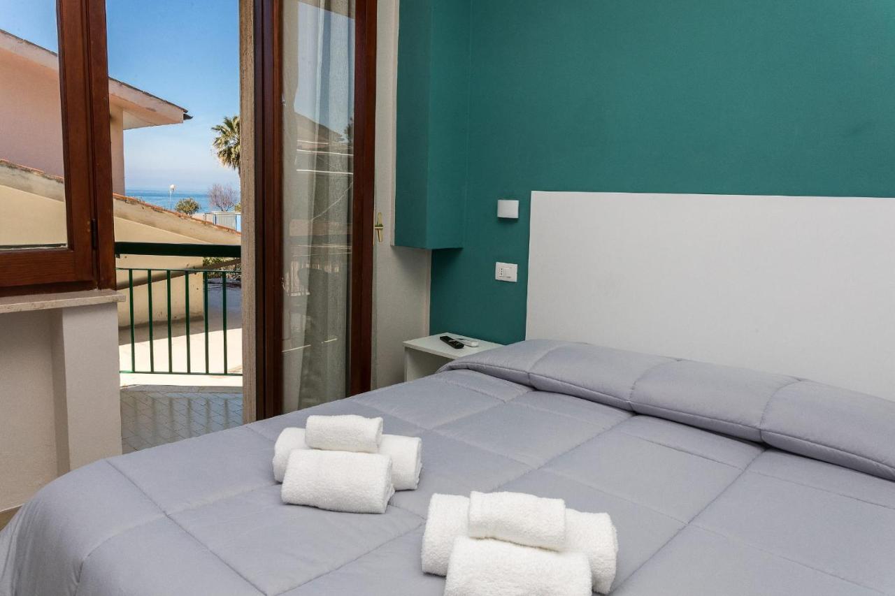 Ad Un Passo Dal Mare Bed & Breakfast ปรายาอามาเร ภายนอก รูปภาพ