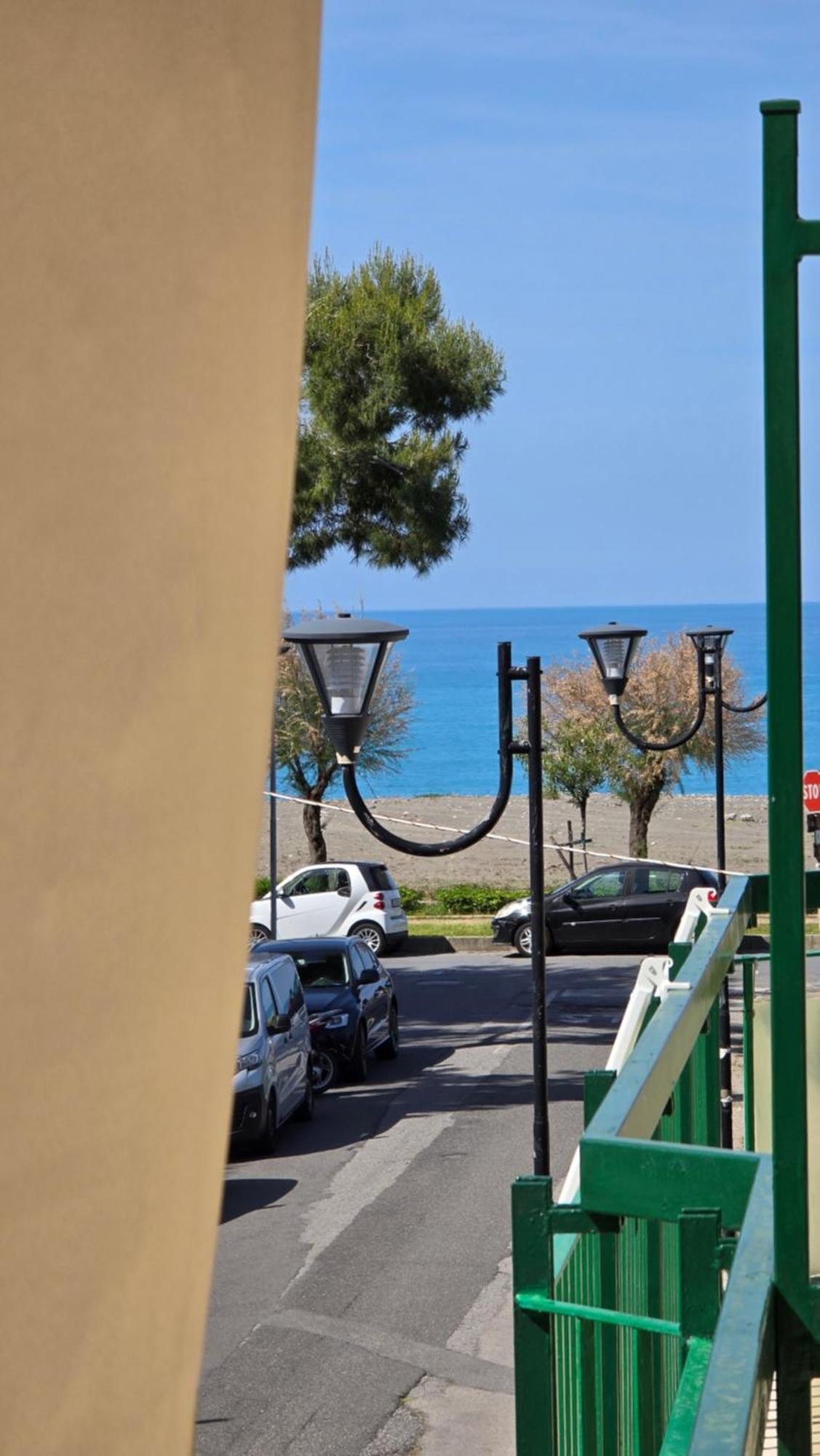 Ad Un Passo Dal Mare Bed & Breakfast ปรายาอามาเร ภายนอก รูปภาพ